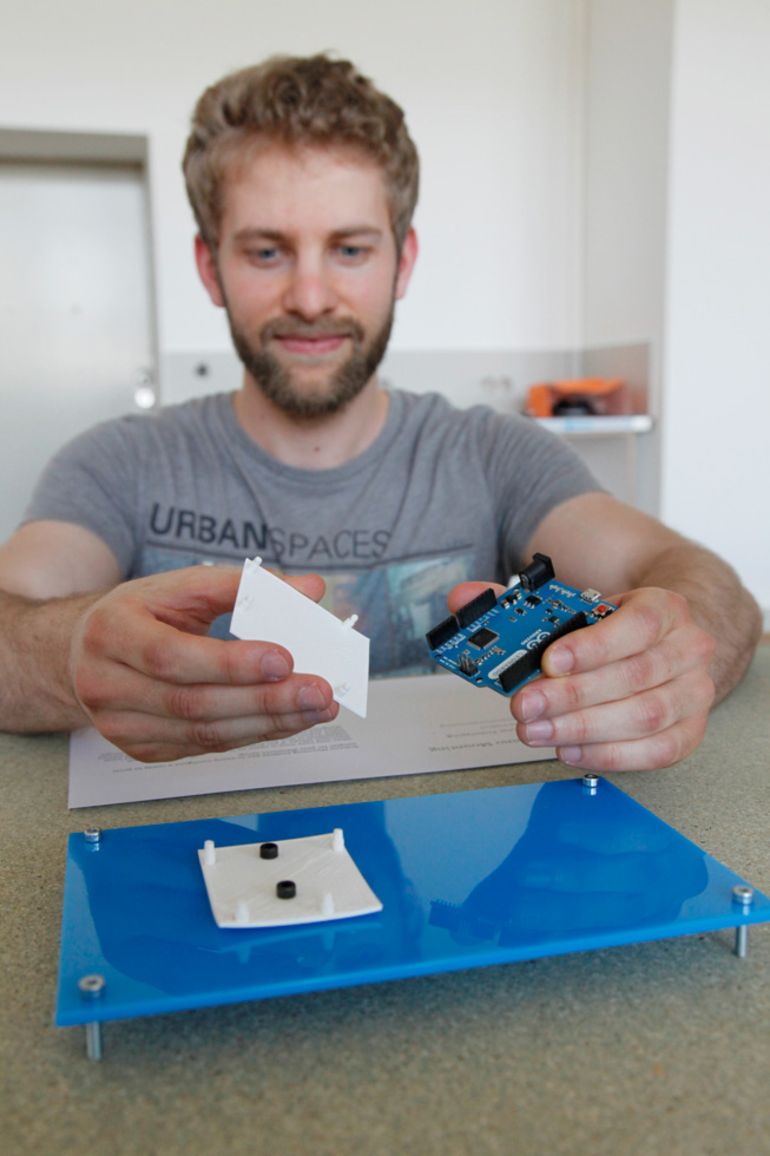 David Friedrich mit seinem Projekt "Arduino Mounting" (Digitale Klasse UdK)